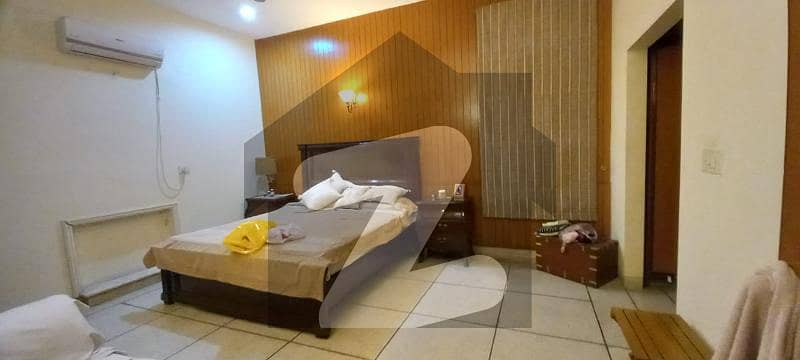 ڈی ایچ اے فیز 1 - بلاک ایچ فیز 1 ڈیفنس (ڈی ایچ اے) لاہور میں 6 کمروں کا 1 کنال مکان 4.7 کروڑ میں برائے فروخت۔