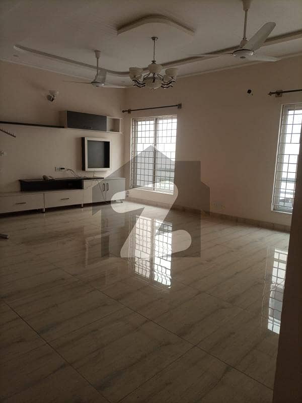 One Kanal Designer House Uper Portion For Rent