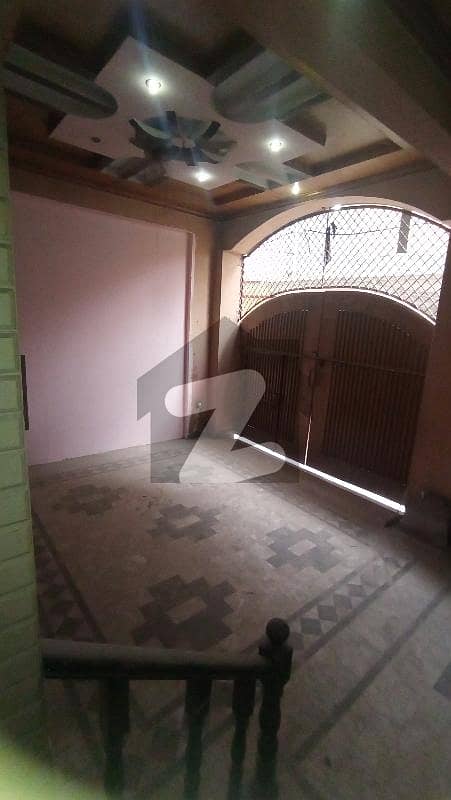 اتحاد کالونی رِنگ روڈ پشاور میں 6 کمروں کا 6 مرلہ مکان 30 ہزار میں کرایہ پر دستیاب ہے۔