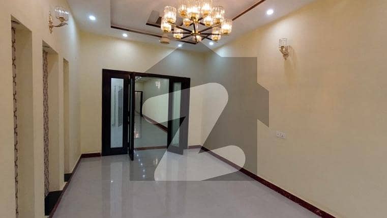 ایڈن کینال ولاز ایڈن لاہور میں 4 کمروں کا 12 مرلہ مکان 2.8 کروڑ میں برائے فروخت۔