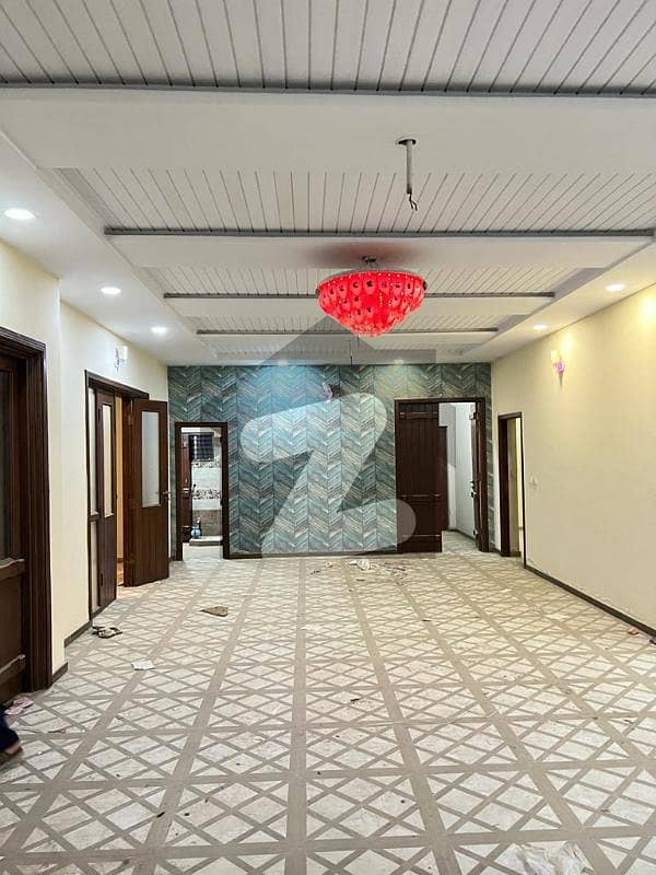 خیابانِ گارڈنز فیصل آباد میں 4 کمروں کا 1 کنال مکان 95 ہزار میں کرایہ پر دستیاب ہے۔