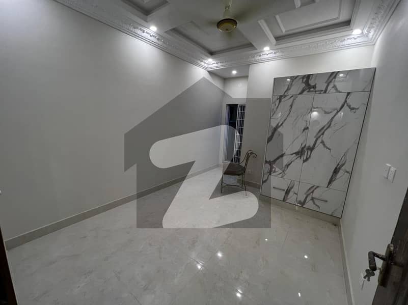 Ideal Flat In Lahore Available For Rs. 27,000