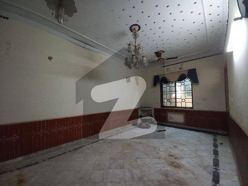 Perfect 2250 Square Feet Lower Portion In Allama Iqbal Town - Raza Block For Rent