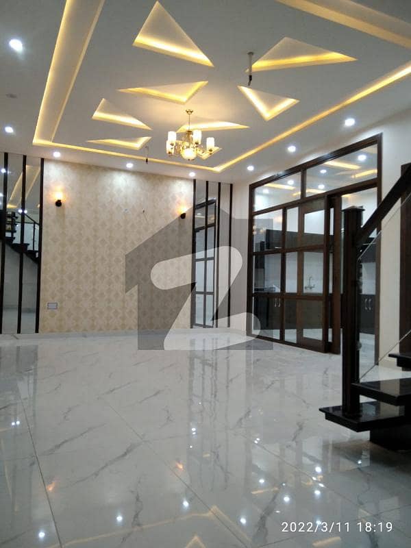 ماڈل سٹی ون کینال روڈ فیصل آباد میں 3 کمروں کا 3 مرلہ مکان 1 کروڑ میں برائے فروخت۔