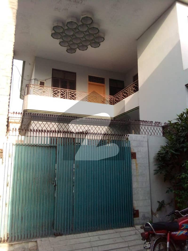 Peoples Colony - Block Z 1800 Square Feet House Up For Sale