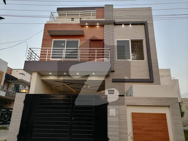 In Jeewan City - Phase 3 House Sized 4 Marla For sale