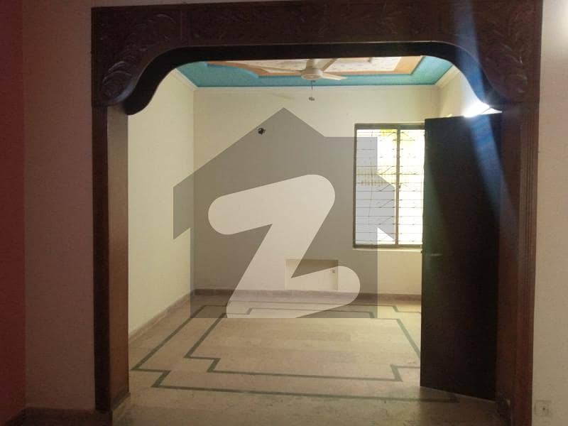 جوہر ٹاؤن لاہور میں 3 کمروں کا 5 مرلہ مکان 57 ہزار میں کرایہ پر دستیاب ہے۔
