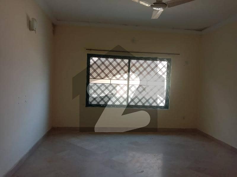 E-11 3 Size 500 Sq Yd Upper Portion 3 Bedroom With Attached Baths Near Markaz At Prime Location