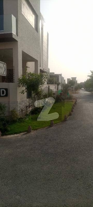 ڈی ایچ اے 9 ٹاؤن ۔ بلاک ڈی ڈی ایچ اے 9 ٹاؤن ڈیفنس (ڈی ایچ اے) لاہور میں 3 کمروں کا 5 مرلہ مکان 2.65 کروڑ میں برائے فروخت۔