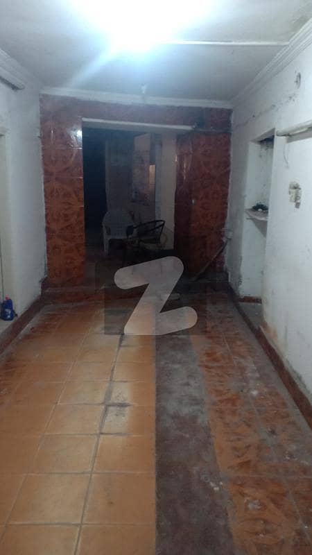 مزنگ لاہور میں 8 کمروں کا 10 مرلہ عمارت 3.5 کروڑ میں برائے فروخت۔