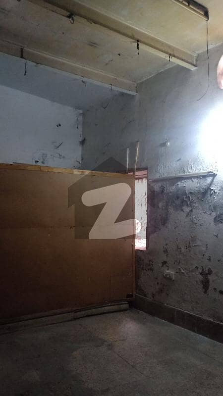 مزنگ لاہور میں 11 کمروں کا 10 مرلہ عمارت 3 لاکھ میں کرایہ پر دستیاب ہے۔