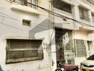 200 Yards Demolish Able House In Pechs Block 2 For Sale