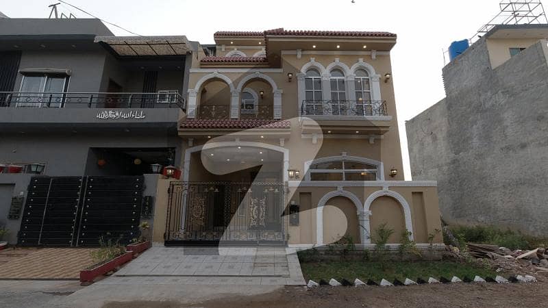 بینکرز کوآپریٹو ہاؤسنگ سوسائٹی لاہور میں 3 کمروں کا 5 مرلہ مکان 1.9 کروڑ میں برائے فروخت۔