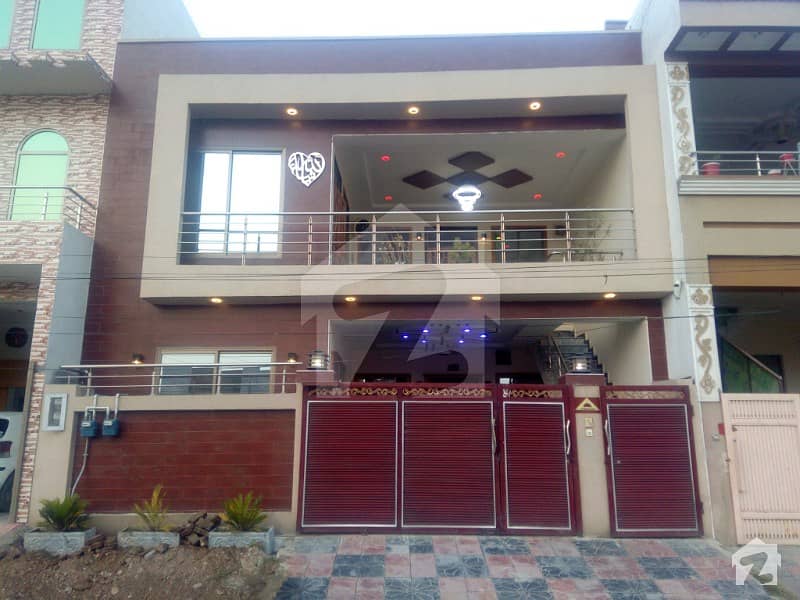 Upper Portion Sized 1350 Square Feet In Gadwaal Road