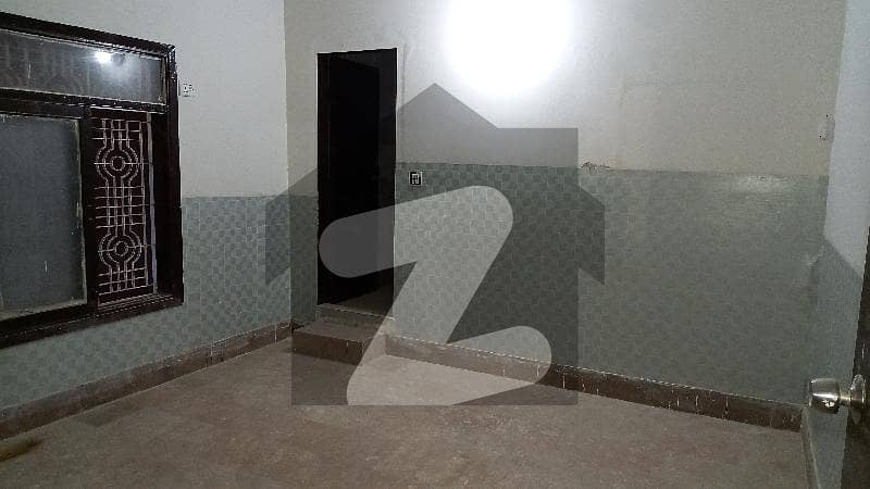 بفر زون - سیکٹر 15-A / 4 بفر زون نارتھ کراچی کراچی میں 2 کمروں کا 5 مرلہ زیریں پورشن 24 ہزار میں کرایہ پر دستیاب ہے۔