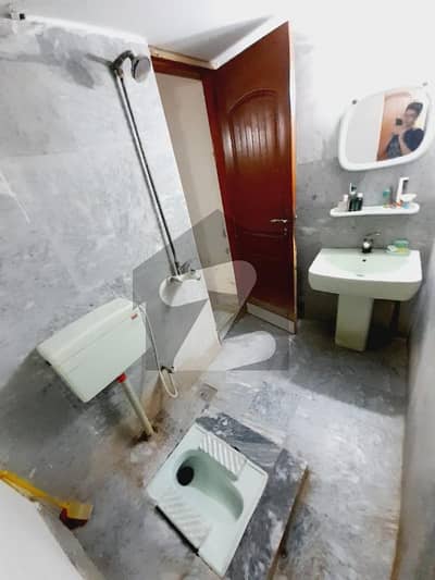 پی سی ایس آئی آر سٹاف کالونی - بلاک ڈی پی سی ایس آئی آر سٹاف کالونی لاہور میں 2 کمروں کا 4 مرلہ مکان 1.1 کروڑ میں برائے فروخت۔