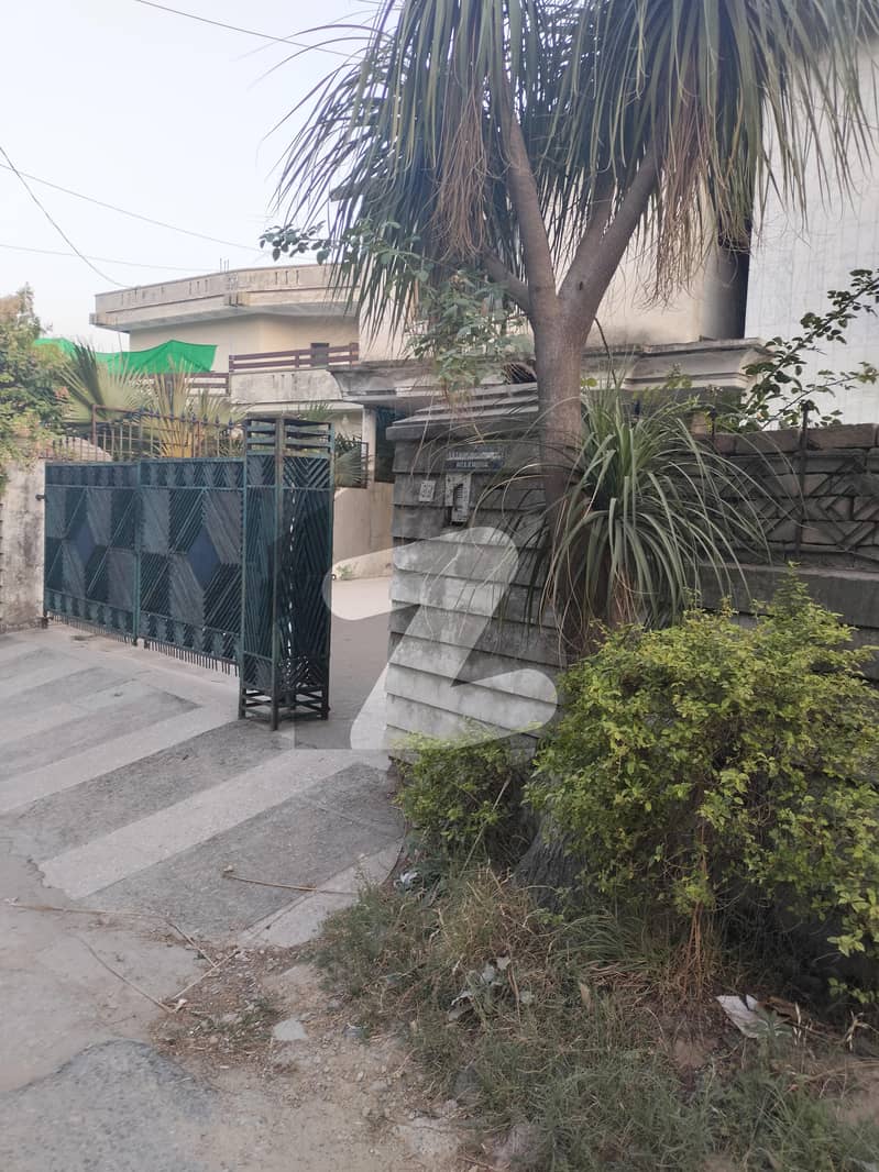 ویسٹریج 1 ویسٹریج راولپنڈی میں 6 کمروں کا 1.7 کنال مکان 6 کروڑ میں برائے فروخت۔