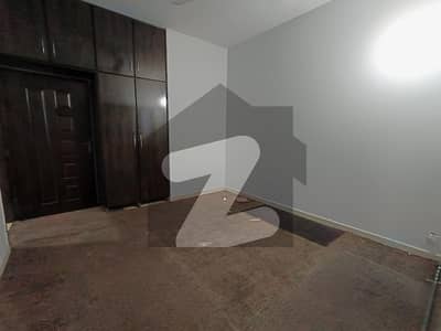 5 Marla Ideal Location Flat For Sale