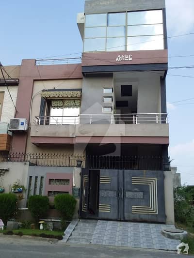 ایڈن بلیوارڈ ایڈن لاہور میں 4 کمروں کا 5 مرلہ مکان 1.6 کروڑ میں برائے فروخت۔