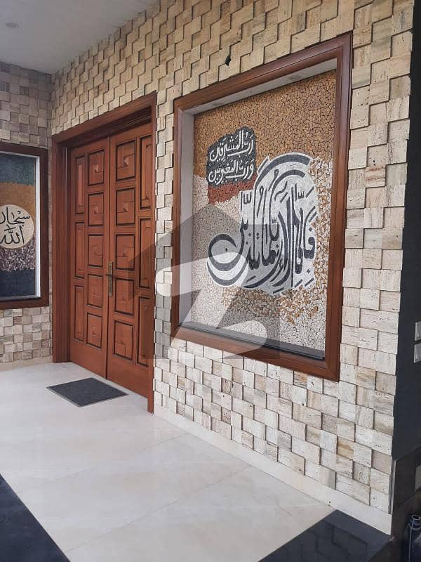 سعید کالونی فیصل آباد میں 5 کمروں کا 17 مرلہ مکان 5.25 کروڑ میں برائے فروخت۔