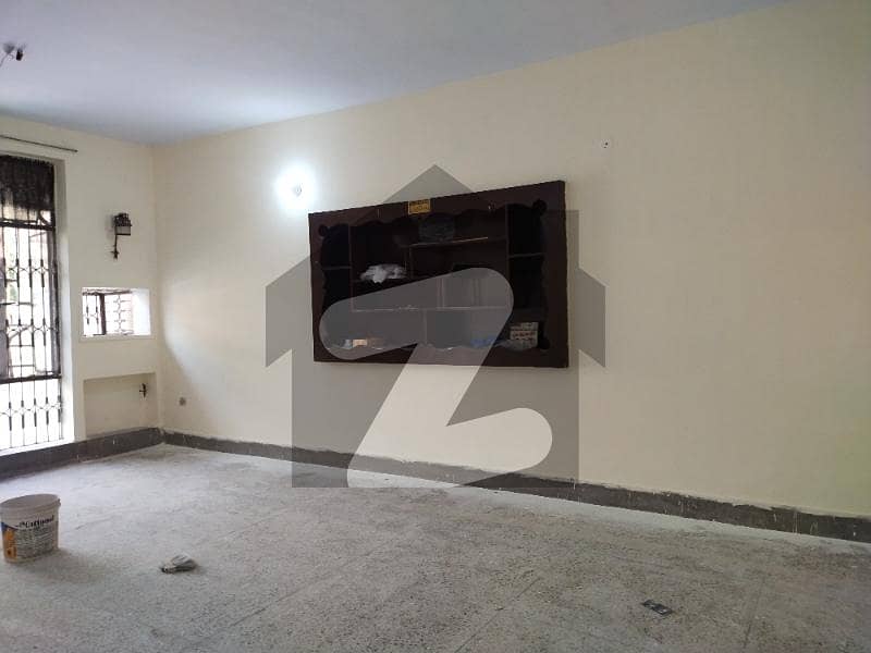 10 MARLA DOUBLE STOREY HOUSE AVAILABLE FOR RENT IN RAZA BLOCK
