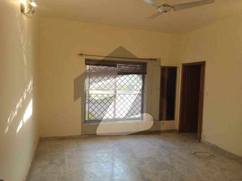 I 8 2 NEAR TO SHIFA HOSPITAL GROUND PORTION 3 BED SEPARATE GATE 2 CAR PARKING