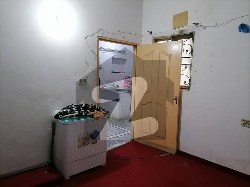 وحدت روڈ لاہور میں 5 کمروں کا 1 کنال مکان 7 کروڑ میں برائے فروخت۔