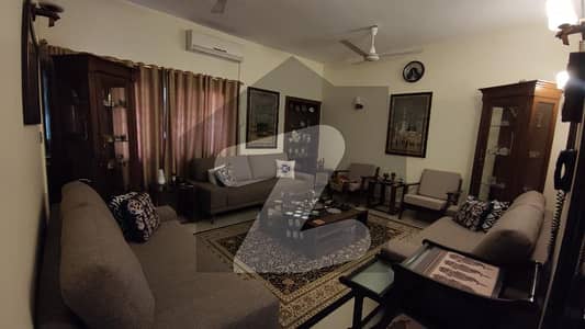 کے ڈی اے اوورسیز بنگلوز گلستانِ جوہر کراچی میں 4 کمروں کا 11 مرلہ مکان 6.5 کروڑ میں برائے فروخت۔