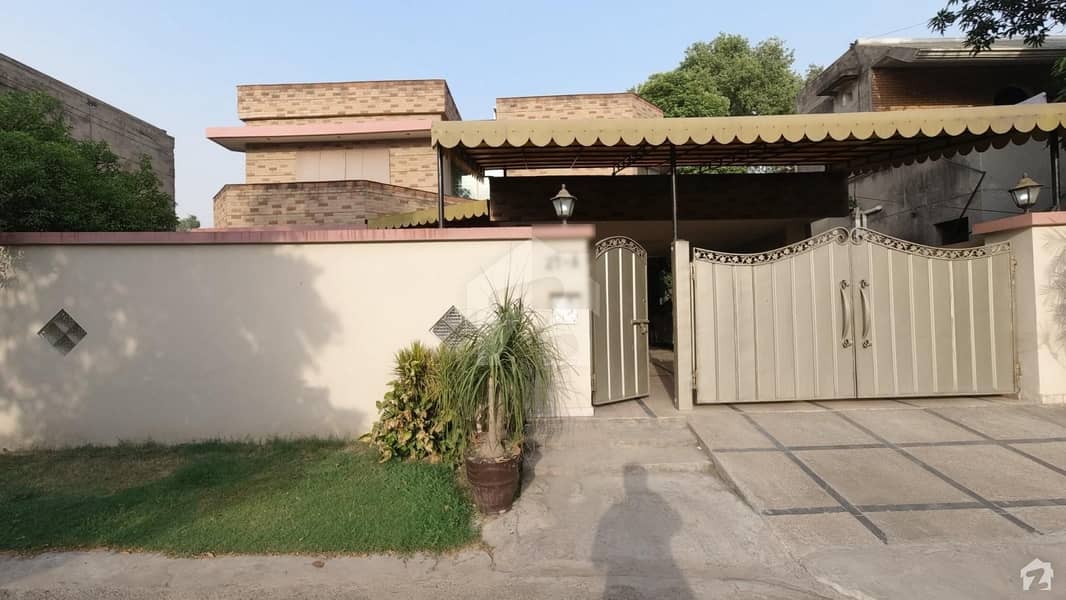 کینٹ لاہور میں 6 کمروں کا 1.15 کنال مکان 10.5 کروڑ میں برائے فروخت۔