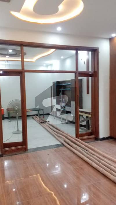 علامہ اقبال ٹاؤن لاہور میں 7 کمروں کا 7 مرلہ مکان 3 کروڑ میں برائے فروخت۔
