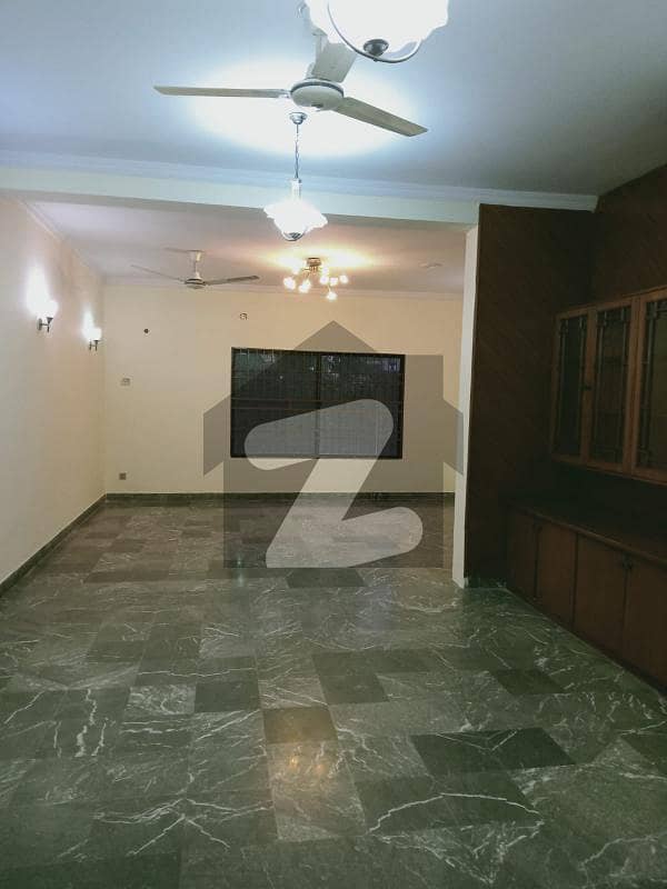 جوہر ٹاؤن فیز 1 جوہر ٹاؤن لاہور میں 4 کمروں کا 12 مرلہ مکان 3.5 کروڑ میں برائے فروخت۔