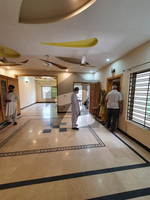 4 Marlas Independent House Available in G-13 4 Marlas Independent House Available in G-13