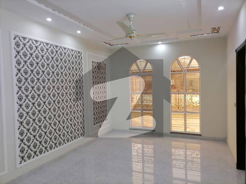 ریوینیو سوسائٹی لاہور میں 5 کمروں کا 1 کنال مکان 3.4 کروڑ میں برائے فروخت۔