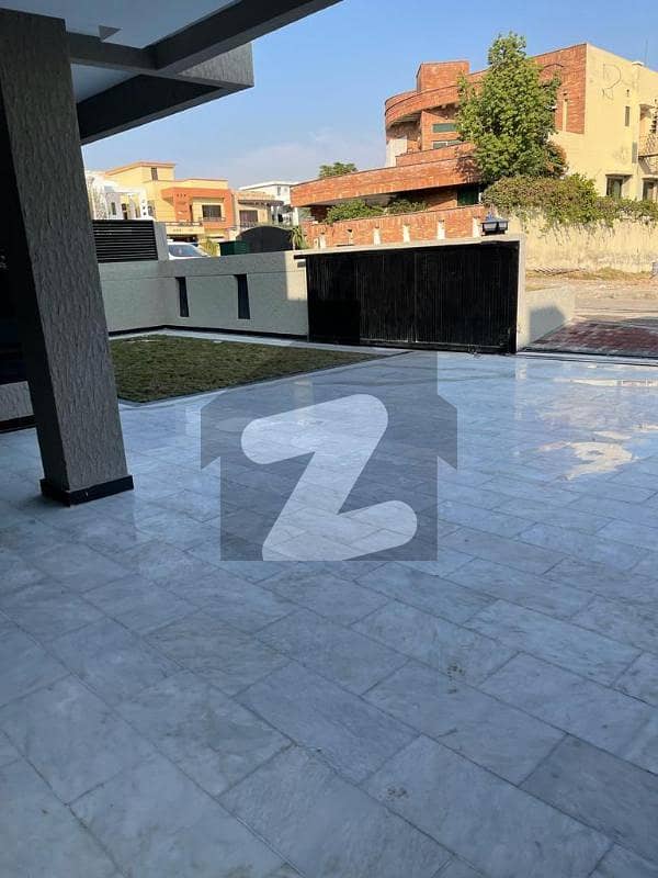 Brand New Designer 1 Kanal House For Rent