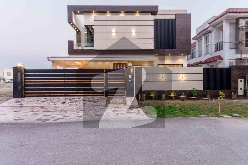 1 Kanal Modern Design Full Bungalow For Rent