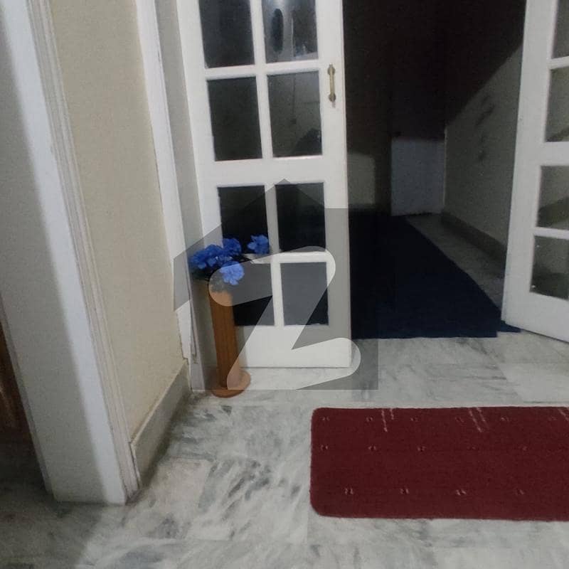 خیابانِ سرسید راولپنڈی میں 6 کمروں کا 10 مرلہ مکان 5 کروڑ میں برائے فروخت۔