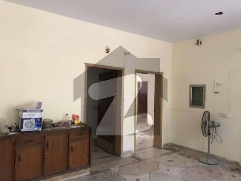 Book A 2250 Square Feet Upper Portion In Allama Iqbal Town