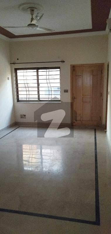 خیابانِ سرسید راولپنڈی میں 6 کمروں کا 10 مرلہ مکان 5.2 کروڑ میں برائے فروخت۔