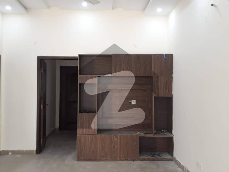 کینال گارڈن ۔ بلاک ای کینال گارڈن لاہور میں 4 کمروں کا 5 مرلہ مکان 1.55 کروڑ میں برائے فروخت۔