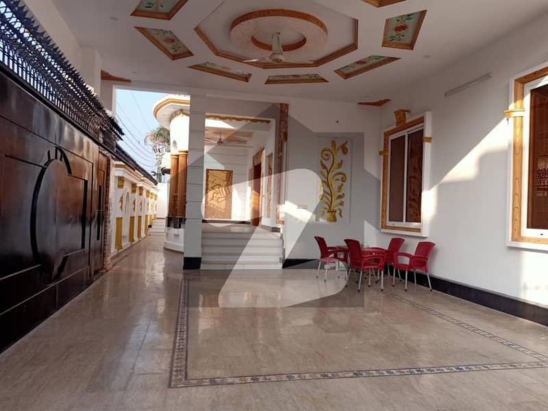 راشد کالونی گجرات میں 5 کمروں کا 16 مرلہ مکان 6.5 کروڑ میں برائے فروخت۔