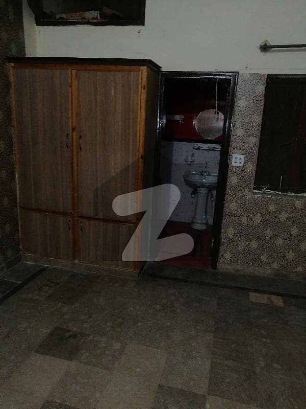 خیابانِ فیصل راولپنڈی میں 2 کمروں کا 5 مرلہ بالائی پورشن 30 ہزار میں کرایہ پر دستیاب ہے۔