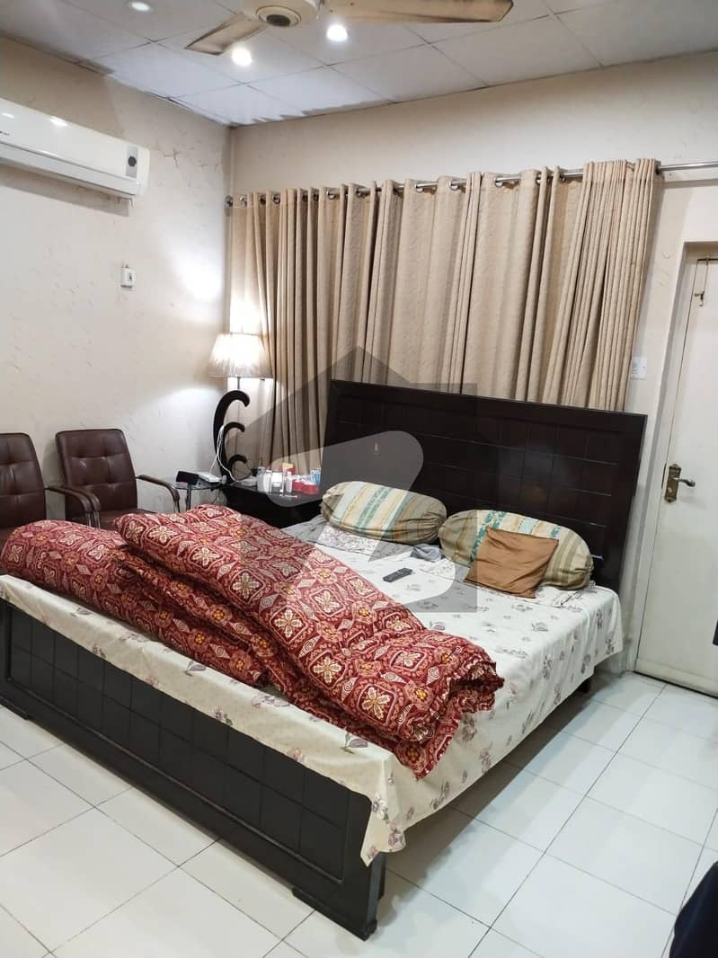مدینہ ٹاؤن فیصل آباد میں 4 کمروں کا 10 مرلہ مکان 2.6 کروڑ میں برائے فروخت۔