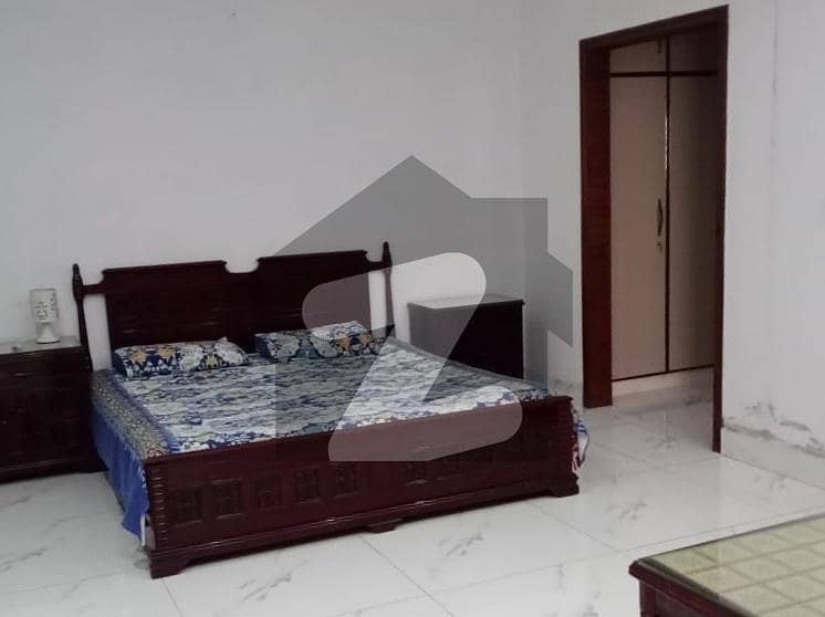 پیپلز کالونی نمبر 1 فیصل آباد میں 5 کمروں کا 10 مرلہ مکان 4 کروڑ میں برائے فروخت۔