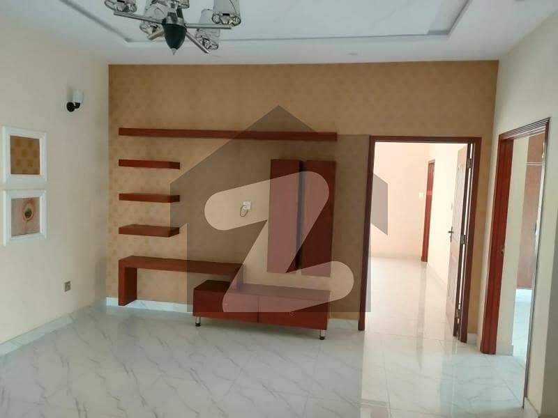 جوبلی ٹاؤن لاہور میں 5 کمروں کا 10 مرلہ مکان 2.8 کروڑ میں برائے فروخت۔