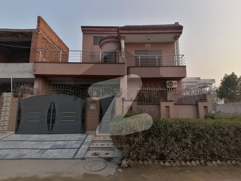 10 Marla House Situated In Elite Town - Block B For sale