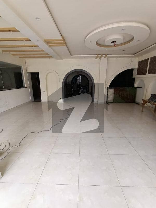 ایم ایم عالم روڈ گلبرگ لاہور میں 6 کمروں کا 1 کنال مکان 8 لاکھ میں کرایہ پر دستیاب ہے۔
