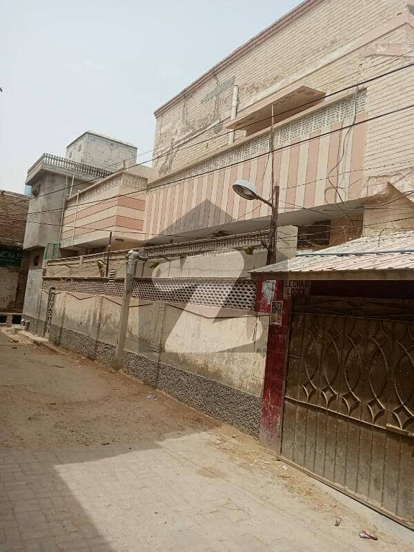 کھِچی محلہ علی گوھر آباد لاڑکانہ میں 9 کمروں کا 1 کنال مکان 60 ہزار میں کرایہ پر دستیاب ہے۔