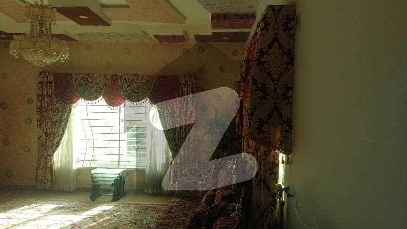 پرنس روڈ بہارہ کھوہ اسلام آباد میں 11 کمروں کا 1 کنال مکان 7 کروڑ میں برائے فروخت۔