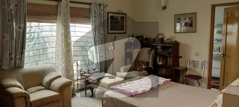 ڈی ایچ اے فیز 4 - بلاک ڈبل جی فیز 4 ڈیفنس (ڈی ایچ اے) لاہور میں 5 کمروں کا 1 کنال مکان 6 کروڑ میں برائے فروخت۔