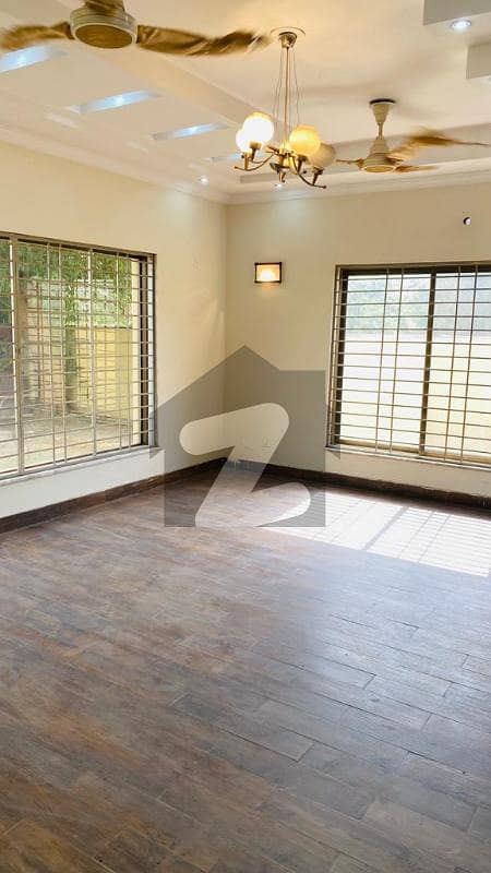 Ideal 2kanal House In Phase 5 J Block For Rent